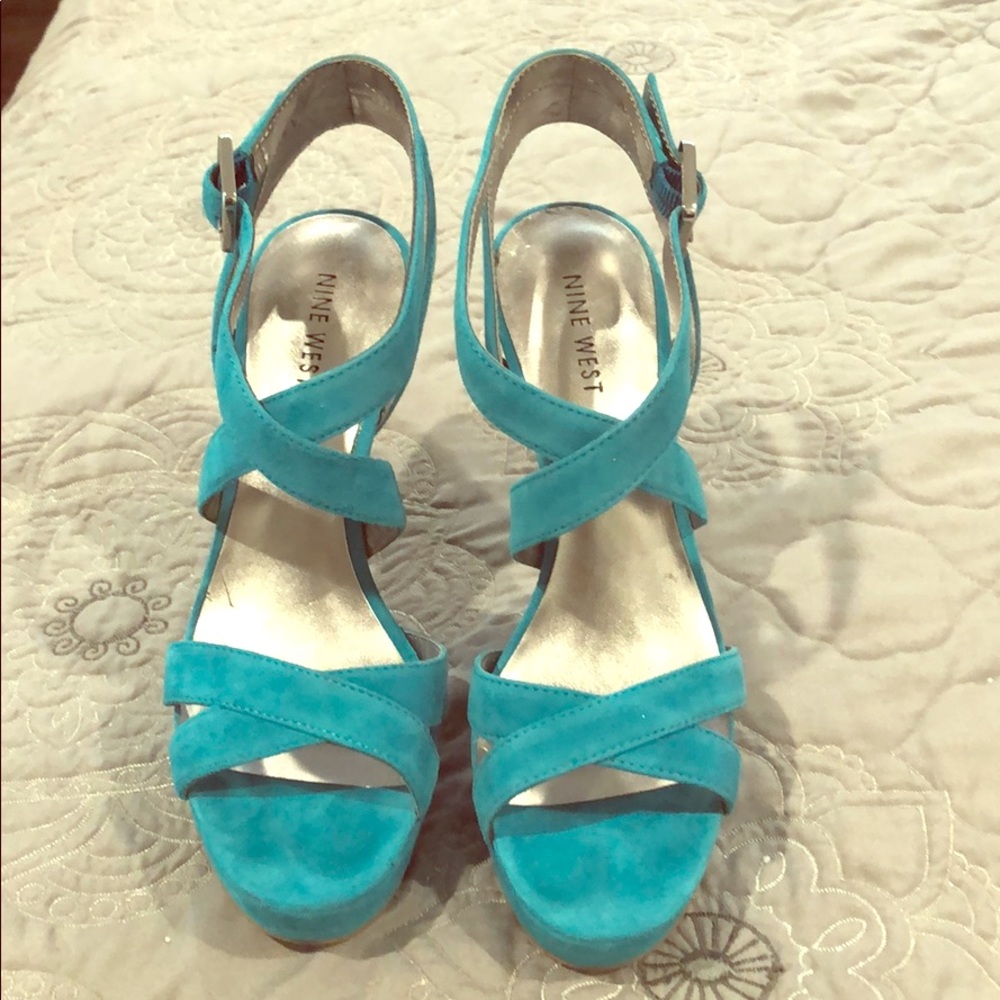 Nine West Turkoise platform pumps size 6.5